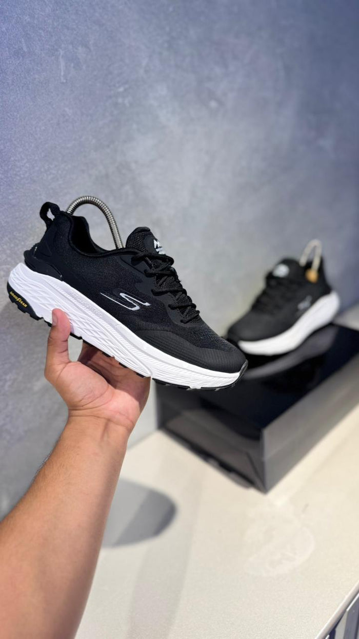 SKETCHERS GYEAR NEGRO BLANCO