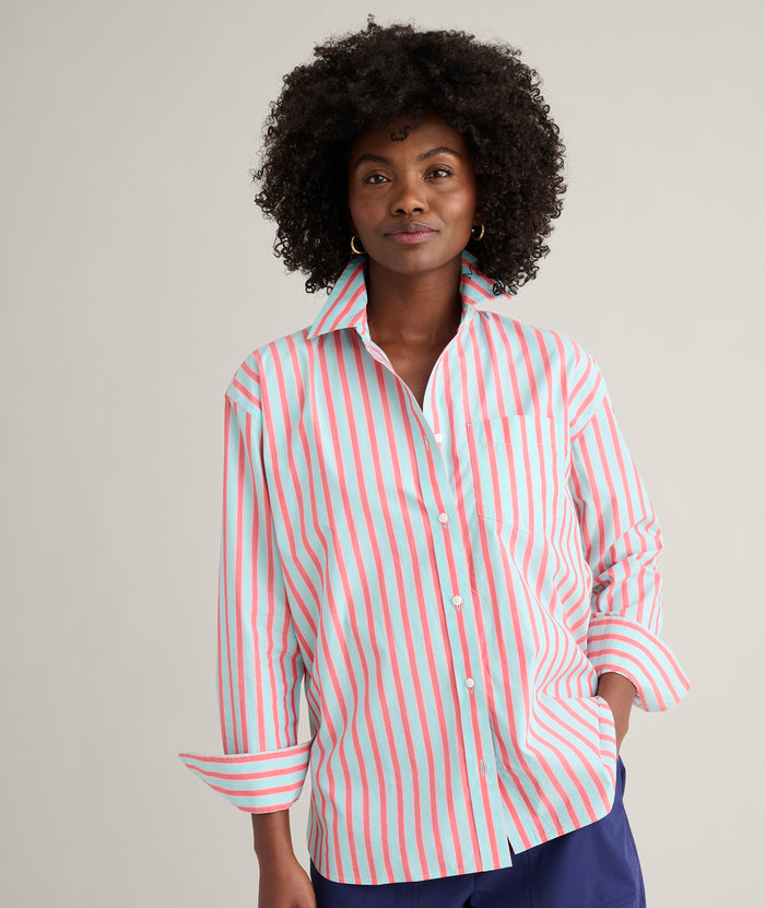 Model is wearing UNTUCKit Wrinkle-Free Stretch Cotton Relaxed Fit Melanie Shirt.