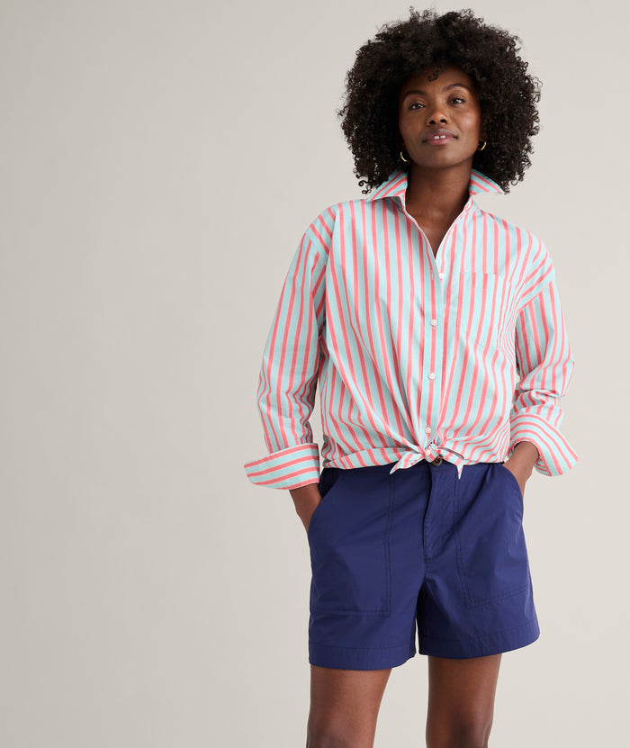 Model is wearing UNTUCKit Wrinkle-Free Stretch Cotton Relaxed Fit Melanie Shirt.