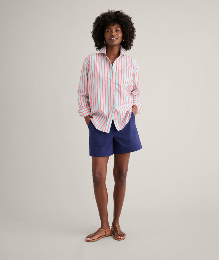 Model is wearing UNTUCKit Wrinkle-Free Stretch Cotton Relaxed Fit Melanie Shirt.