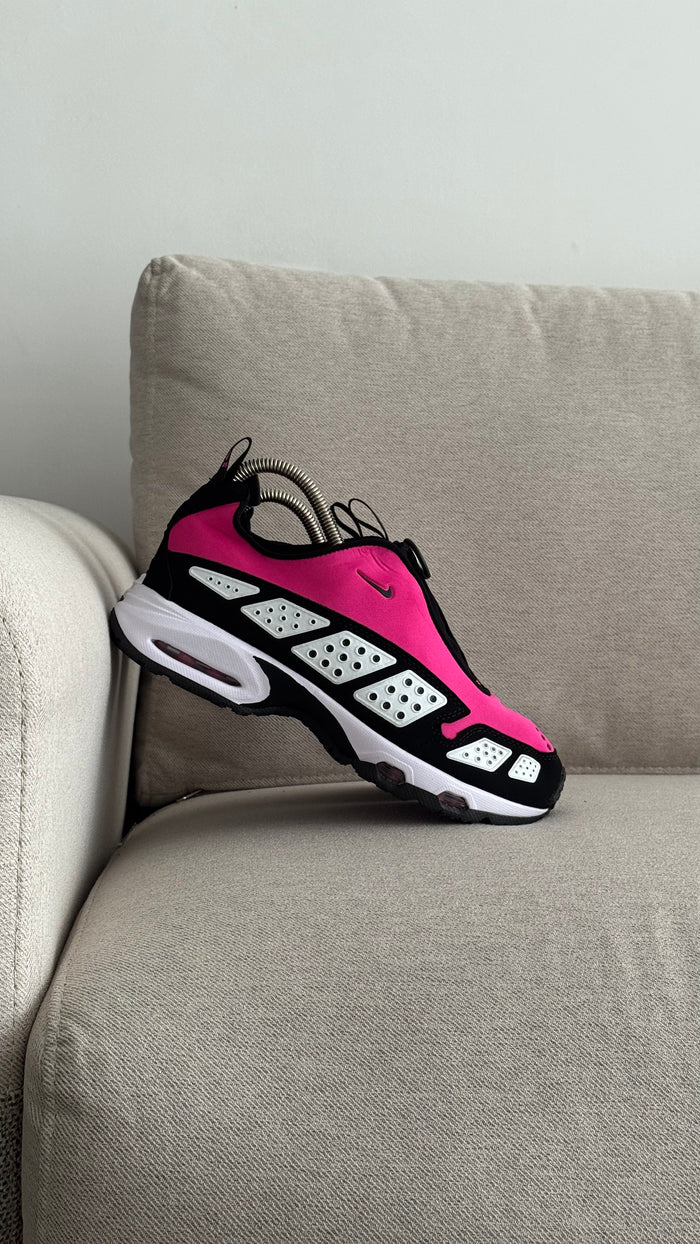 NIKE SUNDER FUCSIA NEGRO