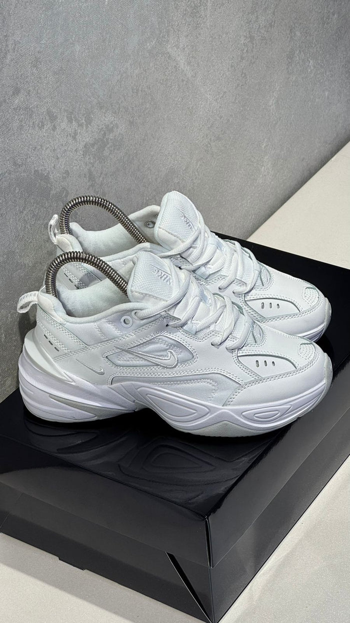 NIKE TECNO TODO BLANCO