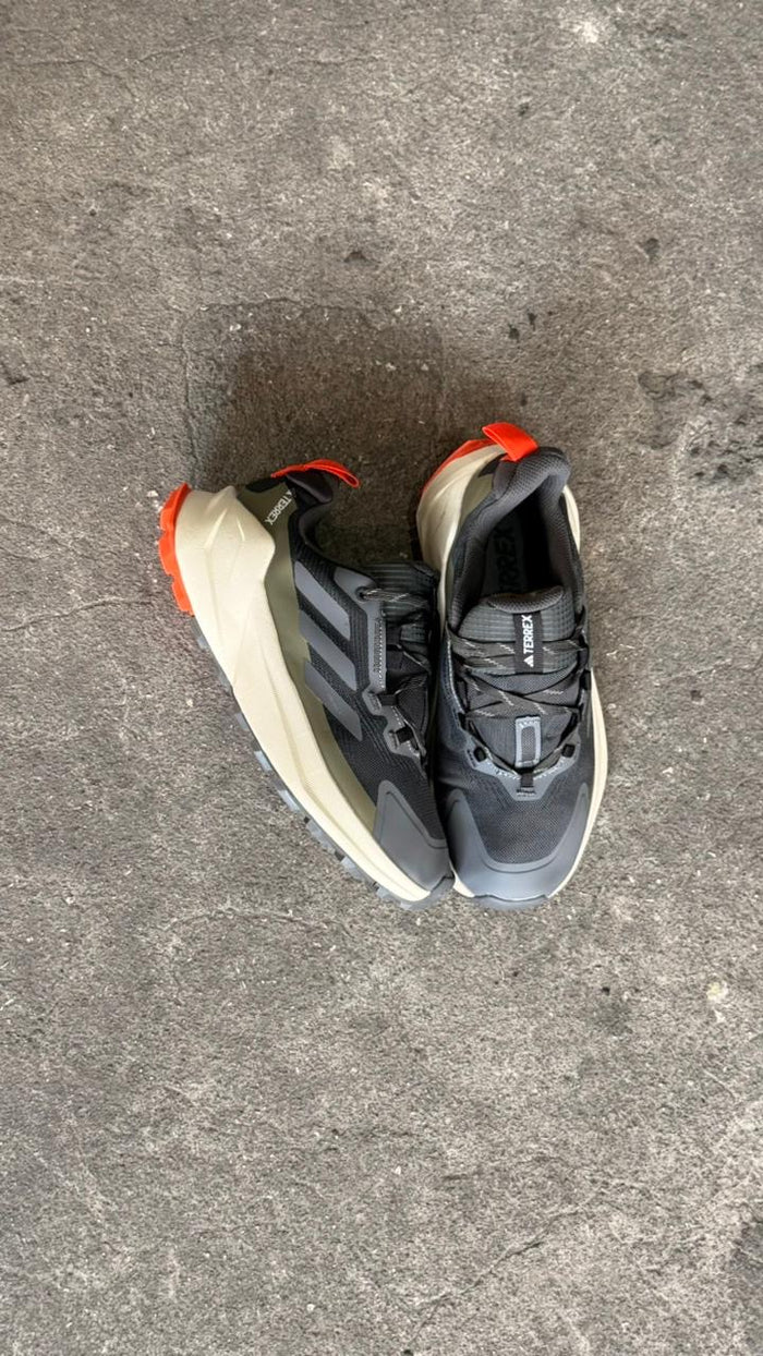 ADIDAS TERREX 2025 GRIS BLANCO