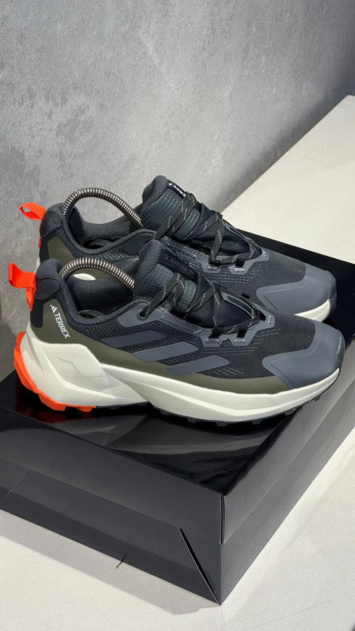 ADIDAS TERREX 2025 GRIS BLANCO