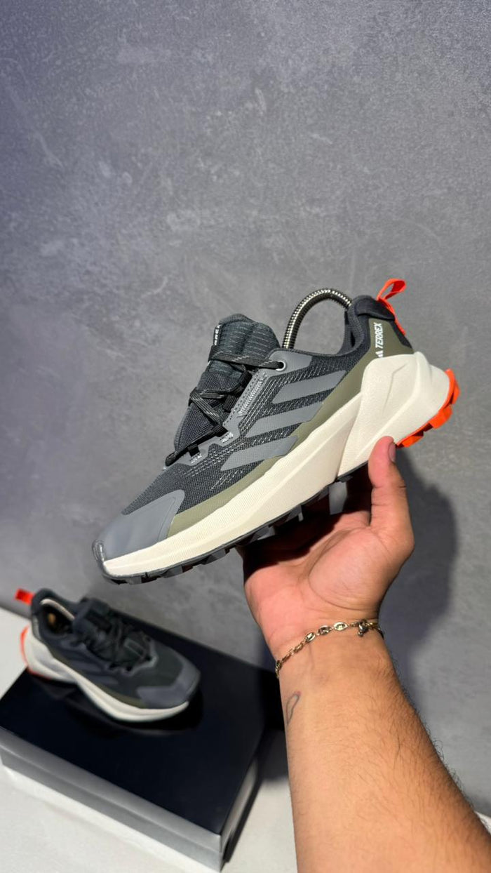 ADIDAS TERREX 2025 GRIS BLANCO