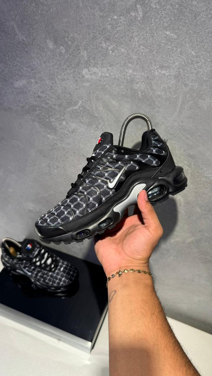 NIKE TN AJEDREZ NEGRO