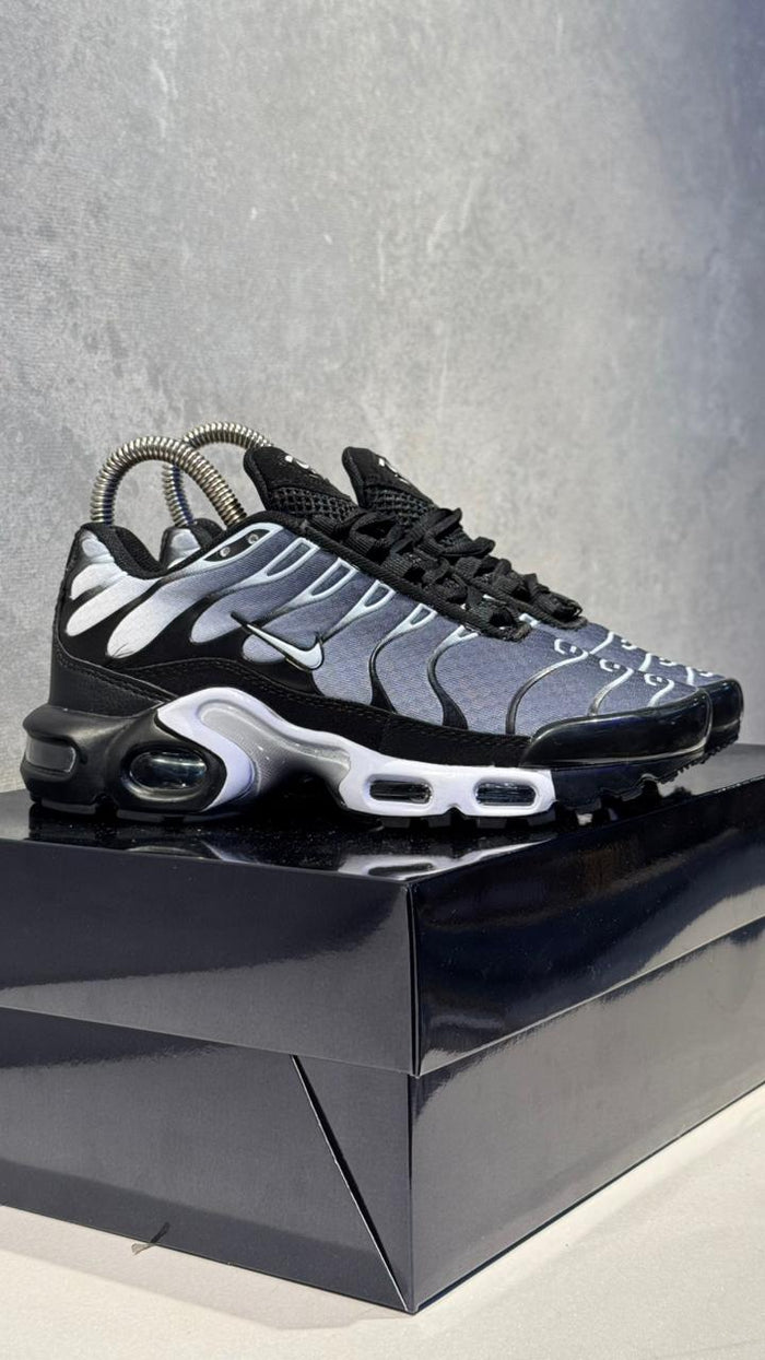 NIKE TN DIFUMINADO NEGRO BLANCO