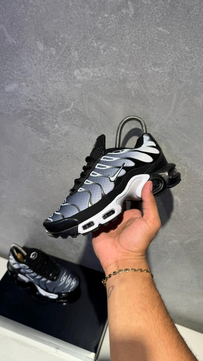NIKE TN DIFUMINADO NEGRO BLANCO