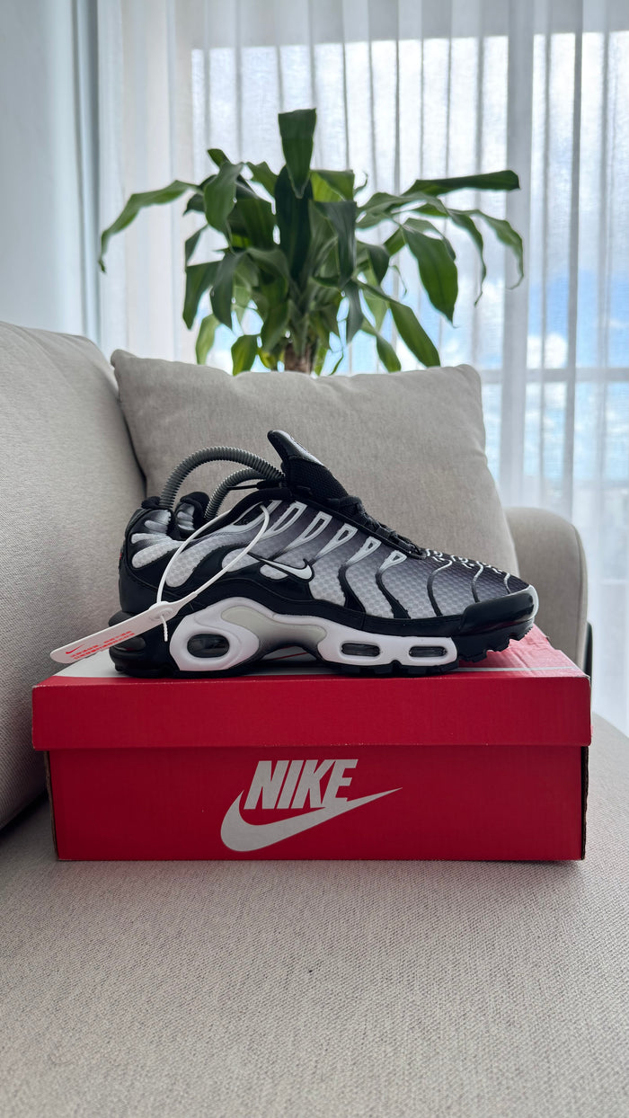 NIKE TN DIFUMINADO NEGRO BLANCO