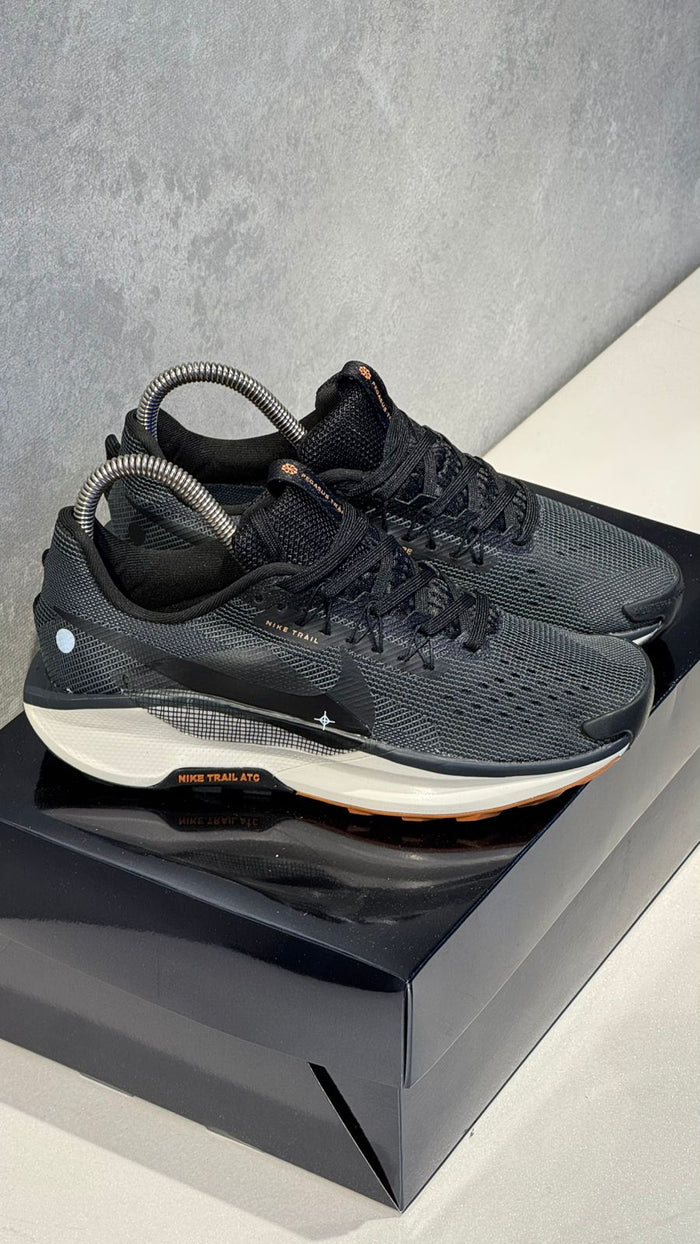 NIKE TRAIL NEGRO BLANCO NARANJA