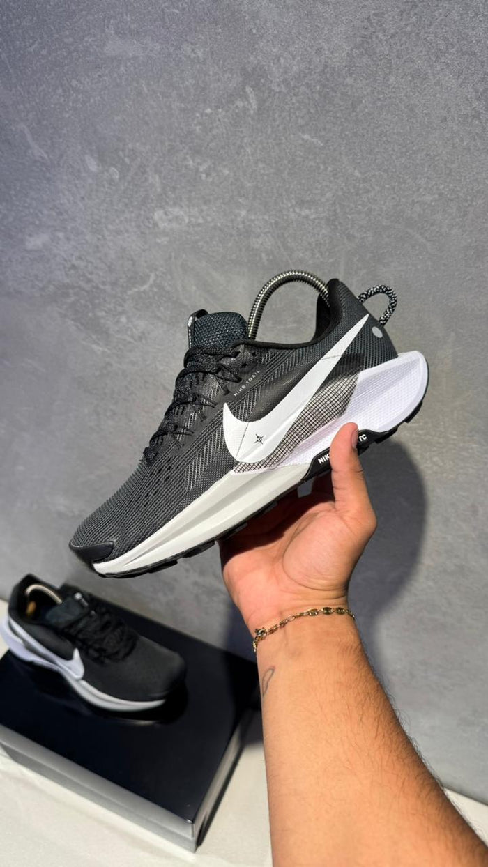 NIKE TRAIL NEGRO BLANCO