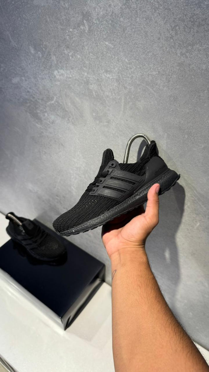 ADIDAS ULTRABOOST CLASICO NEGRO PROMO