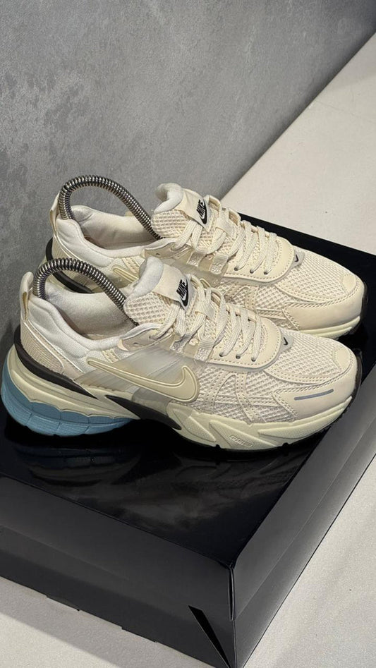 NIKE V2K BEIGE CREMA PROMO