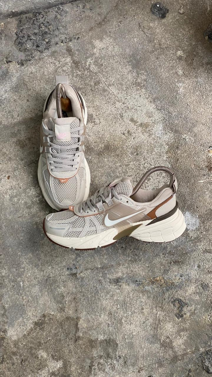 NIKE V2K BEIGE