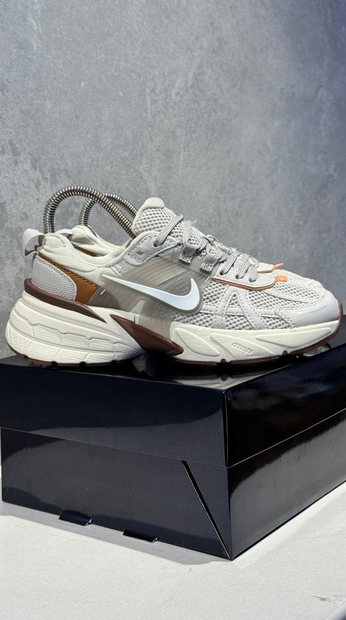 NIKE V2K BEIGE