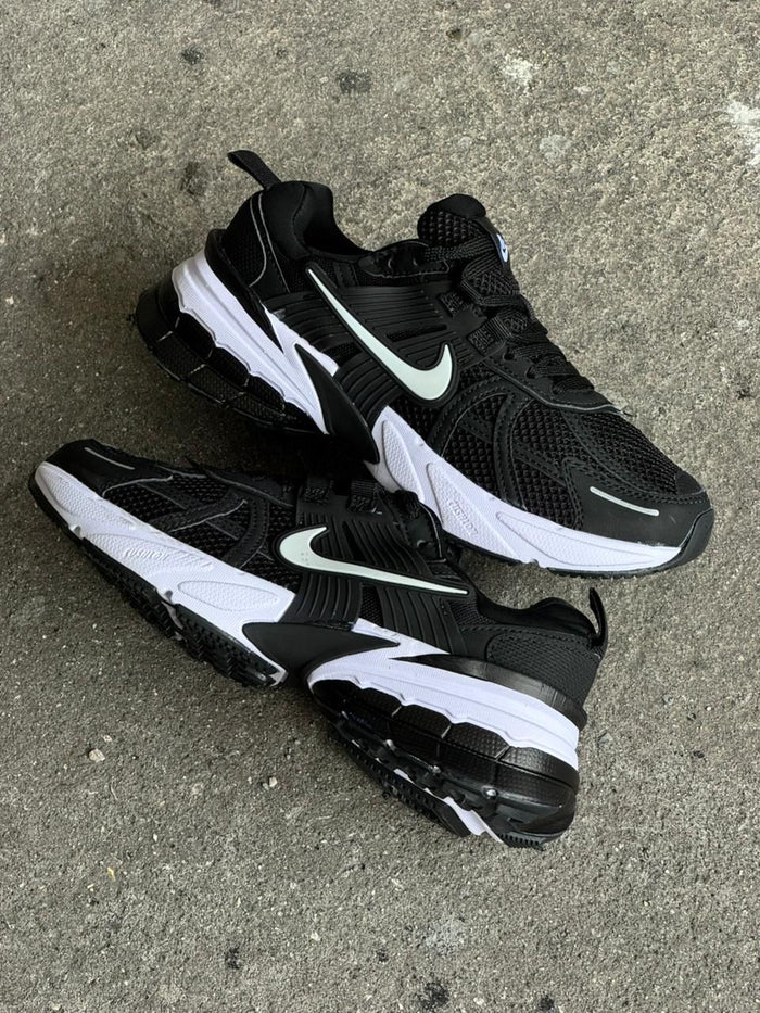 NIKE V2K NEGRO BLANCO