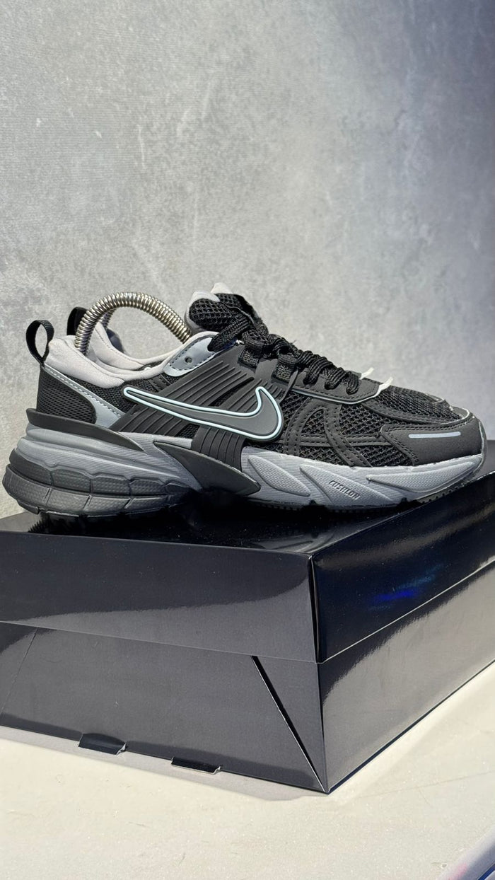 NIKE V2K NEGRO GRIS PROMO