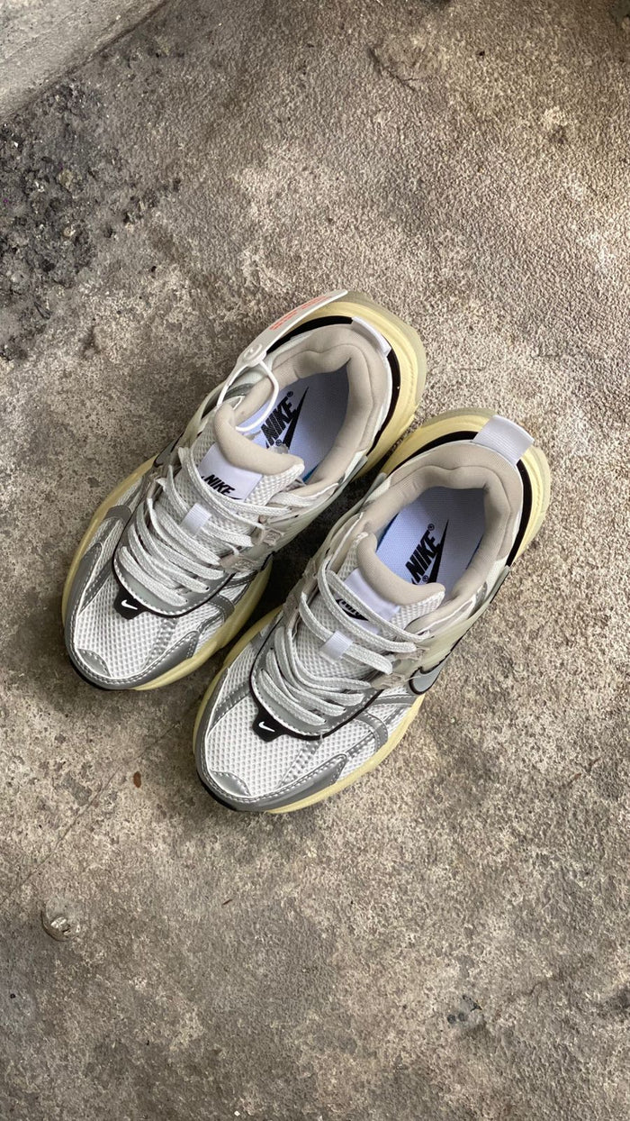 NIKE V2K PLATA