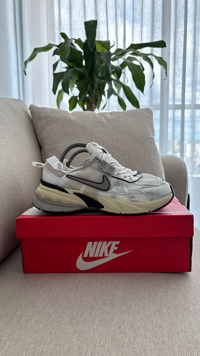 NIKE V2K PLATA