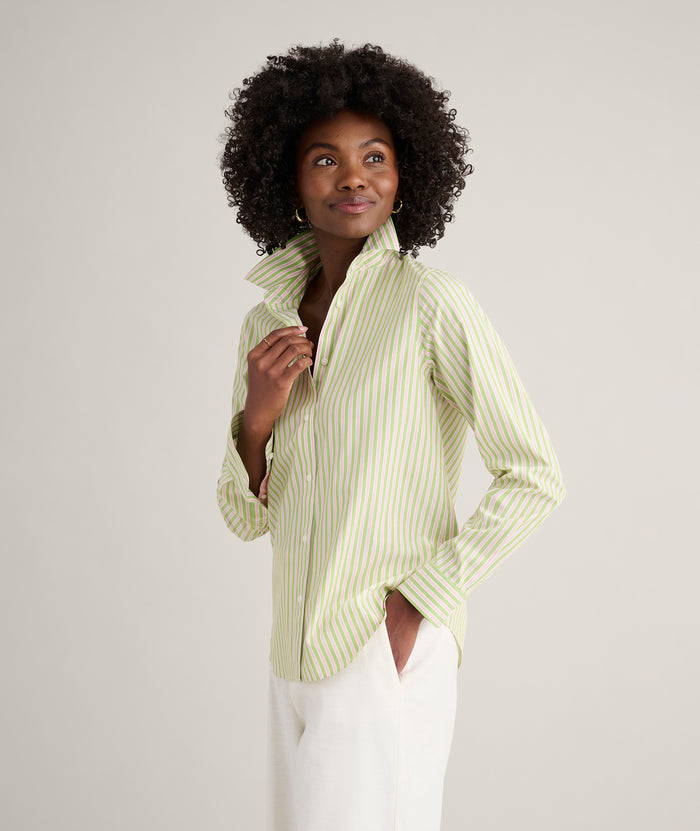 Model is wearing UNTUCKit Wrinkle-Free Stretch Cotton Classic Fit Isabella Shirt.