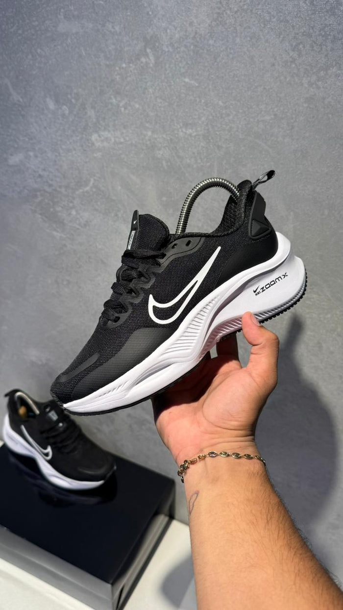 NIKE ZOOM X NEGRO BLANCO CHULO BLANCO